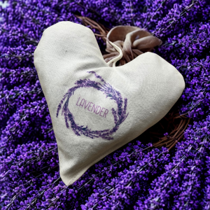 alt="Natürlich duftendes Lavendelsäckchen – liebevoll handgemacht aus Öko-Tex Baumwolle